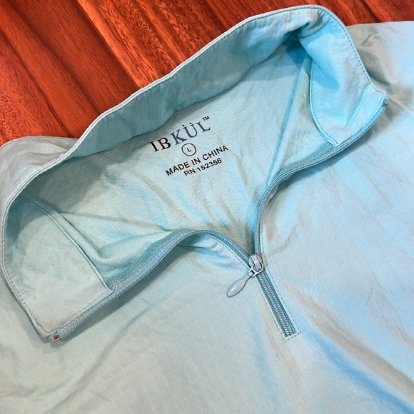 IBKUL- Light Blue Long Sleeve Top with Vents - Picture 3 of 5